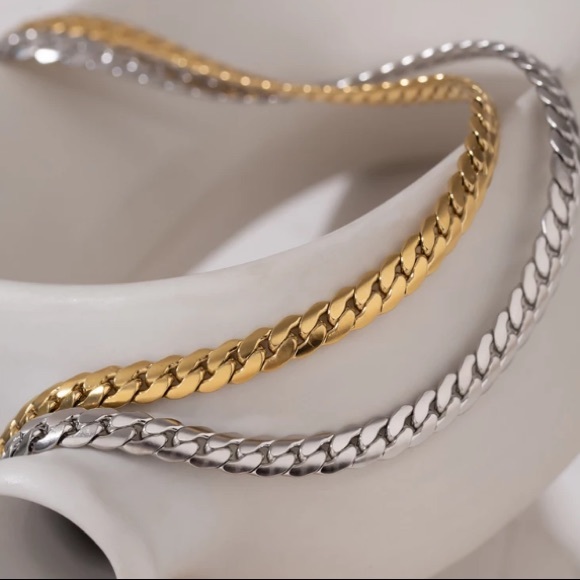 Jewelry - 🤍18K white gold snake necklace